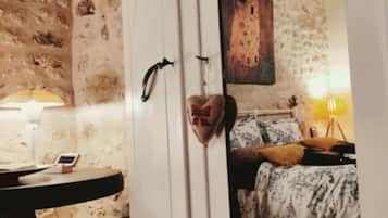 1 chambre, fer et planche Ă repasser, draps fournis