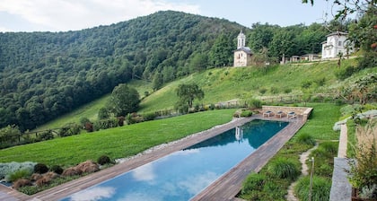 Villa with infinity pool, Spa,private garden, patio, barbecue,Monviso Unesco area.