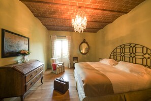 1 bedroom, iron/ironing board, travel crib, free WiFi - Villa with infinity pool, Spa,private garden, patio, barbecue,Monviso Unesco area. (Verzuolo)