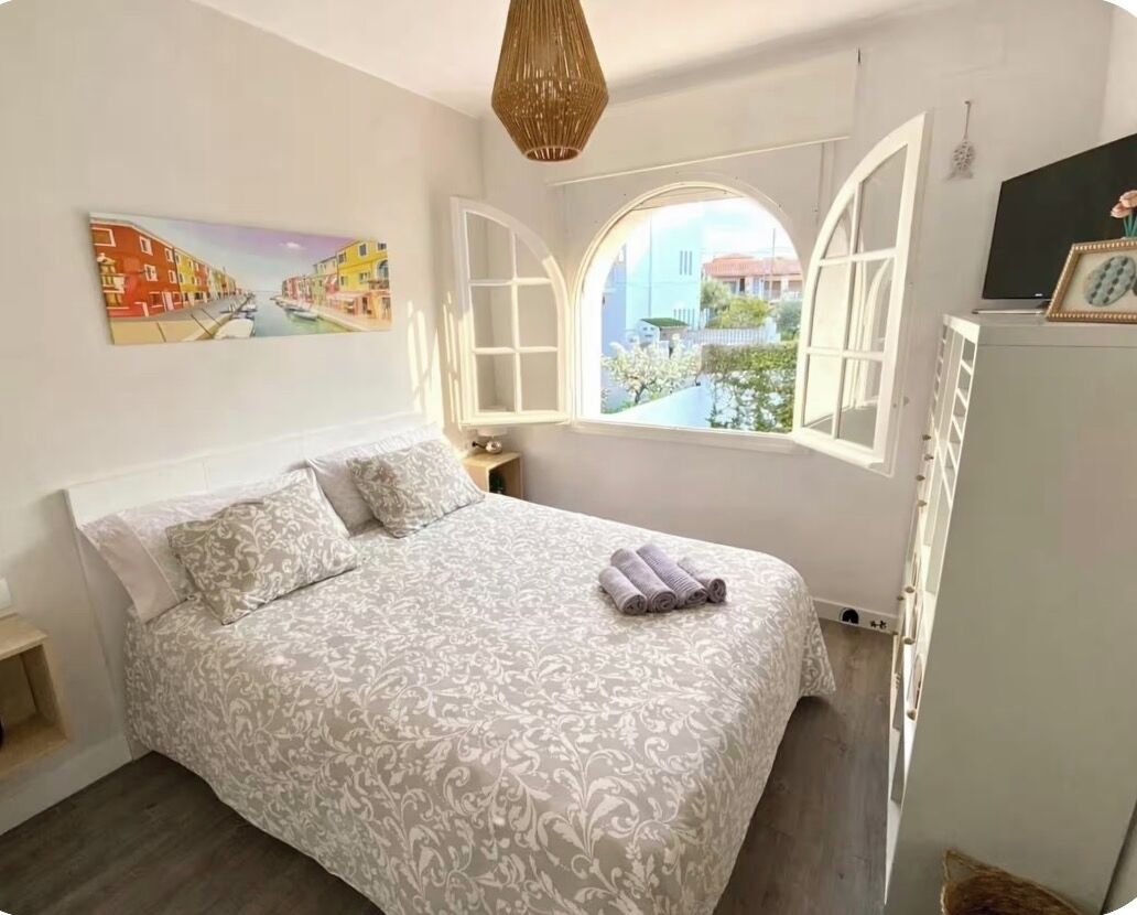 2 bedrooms, in-room safe, desk, iron/ironing board