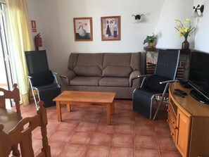 Vil·la | 3 dormitoris, planxa i posts de planxar, wifi gratuïta i roba de llit