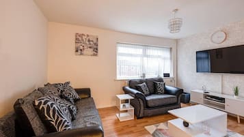 Apartment | Living room | 30-inch TV with digital channels, fireplace