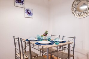 Apartment | Private kitchen - Lovely 2 Bedroom Apartment With Fireplace (Manchester)