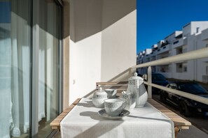 Outdoor dining - Great 2 Bedroom apartment in Santa Luzia Tavira (Santa Luzia)