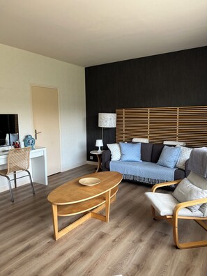 TV - Charming apartment close to the sea (Courseulles-sur-Mer)
