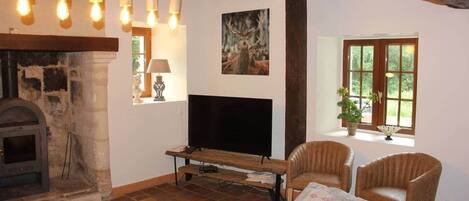 Télévision, cheminée