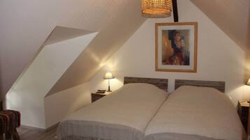 3 bedrooms, bed sheets