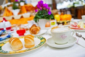Breakfast buffet - Hotel Miralago (Albano Laziale)