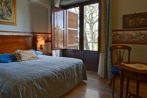 Quarto casal ou duplo standard | Frigobar, cofres nos quartos, ferros/tábuas de passar roupa