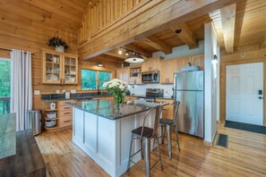 Réfrigérateur, micro-ondes, four, cafetière/bouilloire