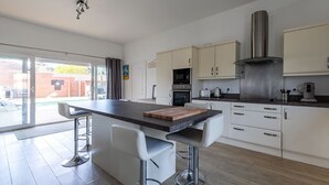Kaffetrakter/tekoker, kjøleskap, mikrobølgeovn og ovn