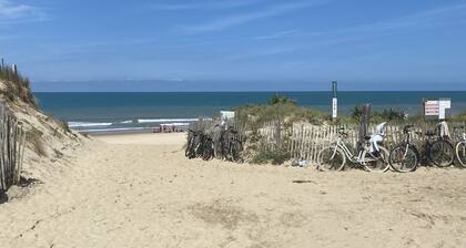 Villa familiale pour 10 personnes avec piscine chauffée proche de l'océan.