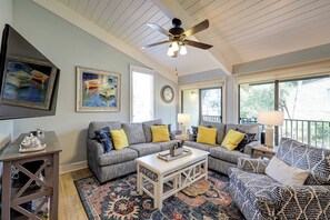 Télévision à écran plat, lecteur de DVD