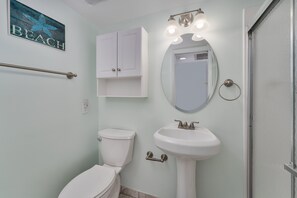 Een douche, handdoeken