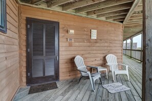 Terrace/patio - 2970 - Sunrise Symphony, Open & airy condo with beach-inspired décor & community amenities (Duck)