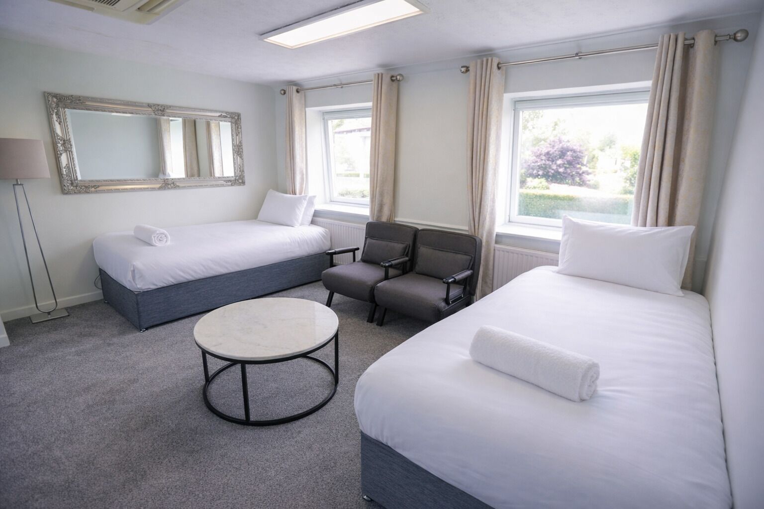 Quadruple Room with Sofa Bed | Individually decorated, individually furnished, desk, laptop workspace