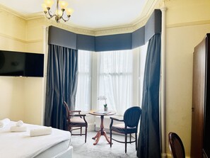 Superior tweepersoonskamer | Individueel gedecoreerd, individueel gemeubileerd, geluiddichte muren