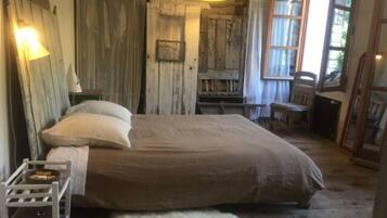 4 chambres, bureau, fer et planche Ă repasser, lit parapluie