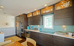 Microwave, stovetop, dishwasher, coffee/tea maker - Simply The Best - At Angler's Nest! (Lewes)