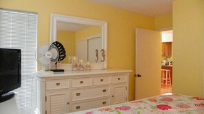 2 室のベッドルーム、アイロン / アイロン台、WiFi、ベッドシーツ