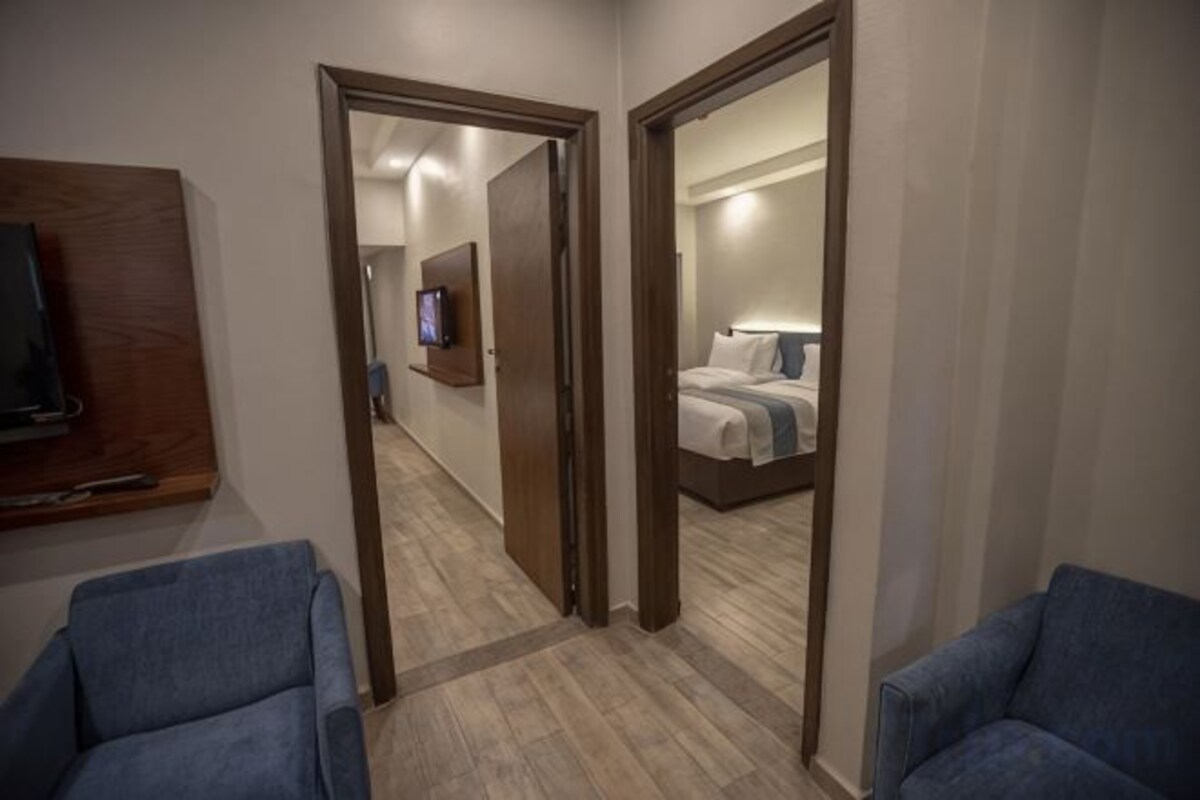 Minibar, free WiFi, bed sheets