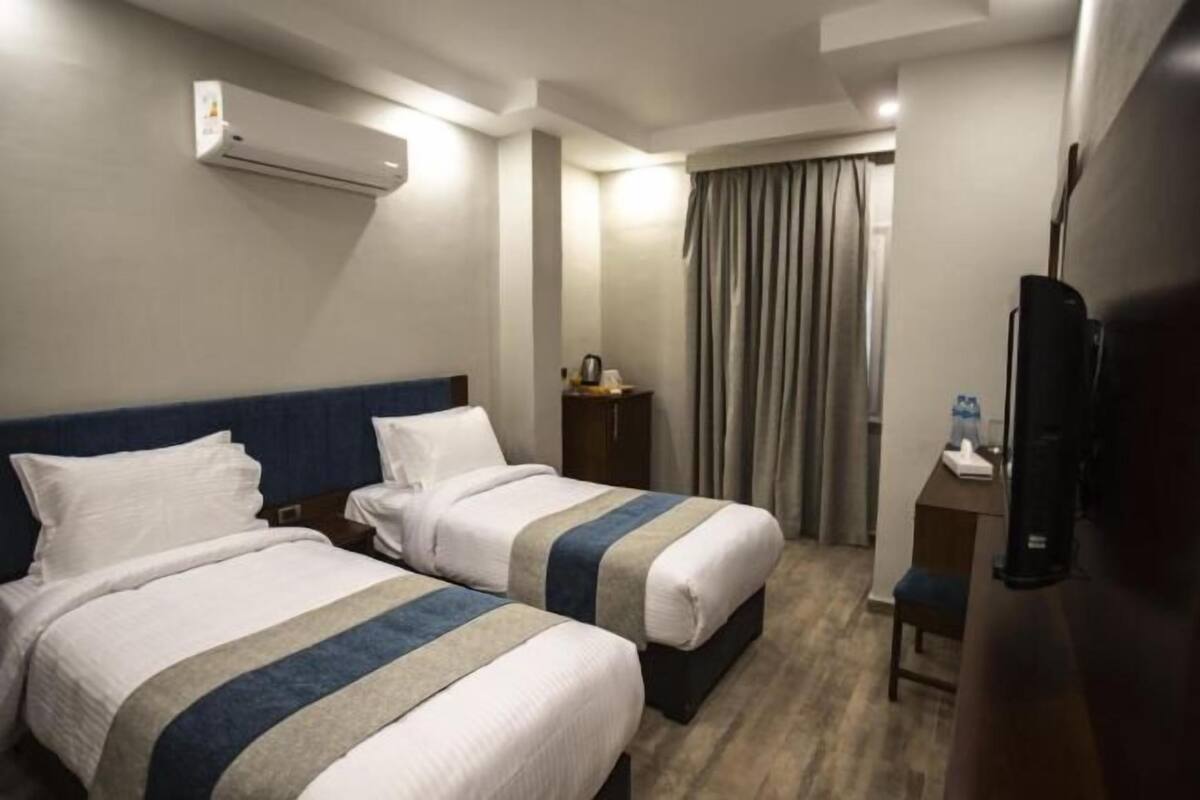 Minibar, free WiFi, bed sheets