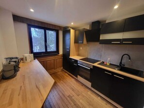 冰箱、烤箱、炉灶、厨具/餐具