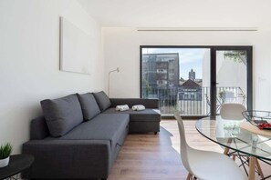 TV - Bright & Luxurious Flat w/ Balcony by HostWise (Porto)