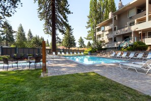 A heated pool - Resort Magic LLV#471 Hot Tub, Ski, Beach, Hike, Gym, Sauna, Pool, Lake (South Lake Tahoe)