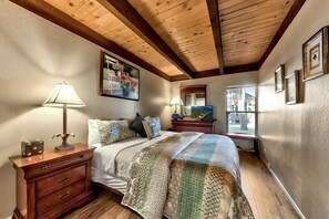 2 bedrooms, desk, iron/ironing board, free WiFi - Lakeland Village #471 - Resort Magic 2BR + Loft (South Lake Tahoe)