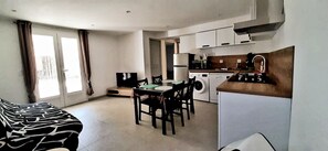 Microwave, dishwasher, coffee/tea maker, cookware/dishes/utensils - T3 with pool 2mn from the beach (Pietracorbara)