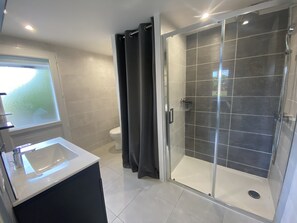 Shower, hair dryer, towels, toilet paper
