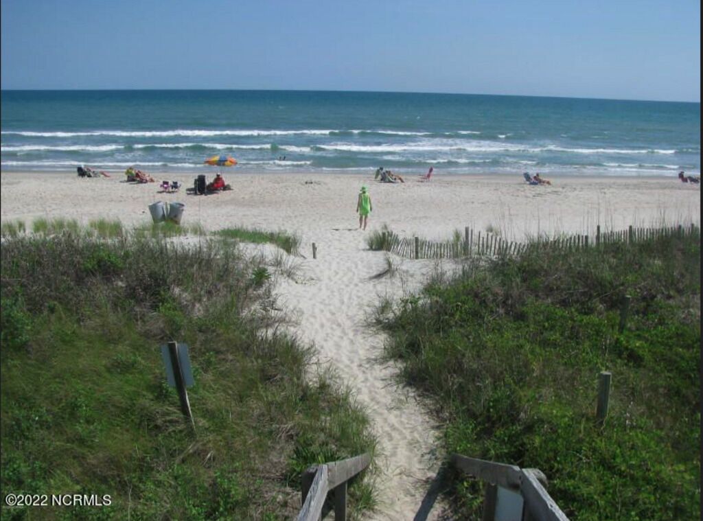 Amazing Atlantic Beach Condo - 2 minute walk to beach