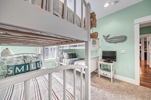 4 bedrooms, iron/ironing board, free WiFi, bed sheets