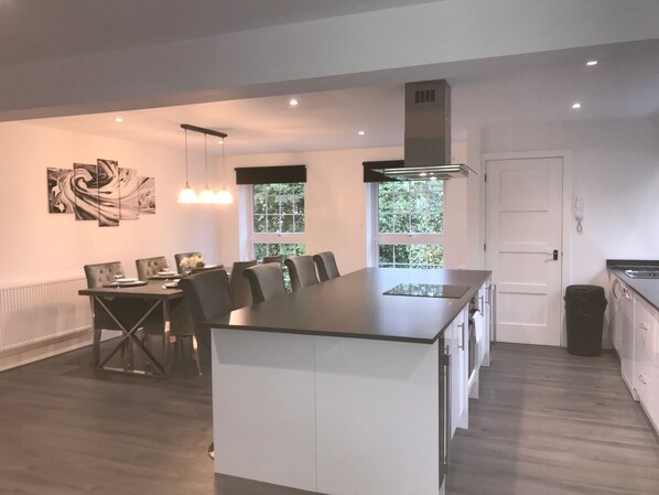 Cabin, Multiple Beds | Private kitchen