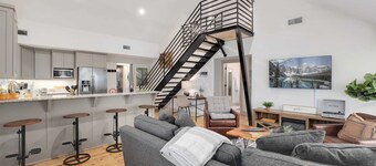 Retreat on 4th Street - 0.7 mi to DT Bentonville