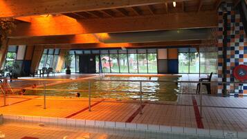 Een binnenzwembad