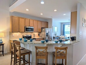 Kühlschrank, Mikrowelle, Ofen, Geschirrspüler