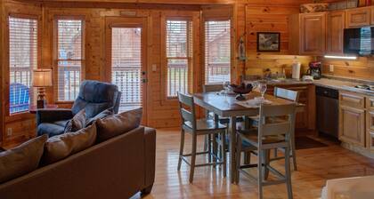 Pigeon Forge Studio Cabin