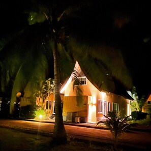 المنشأة من الخارج