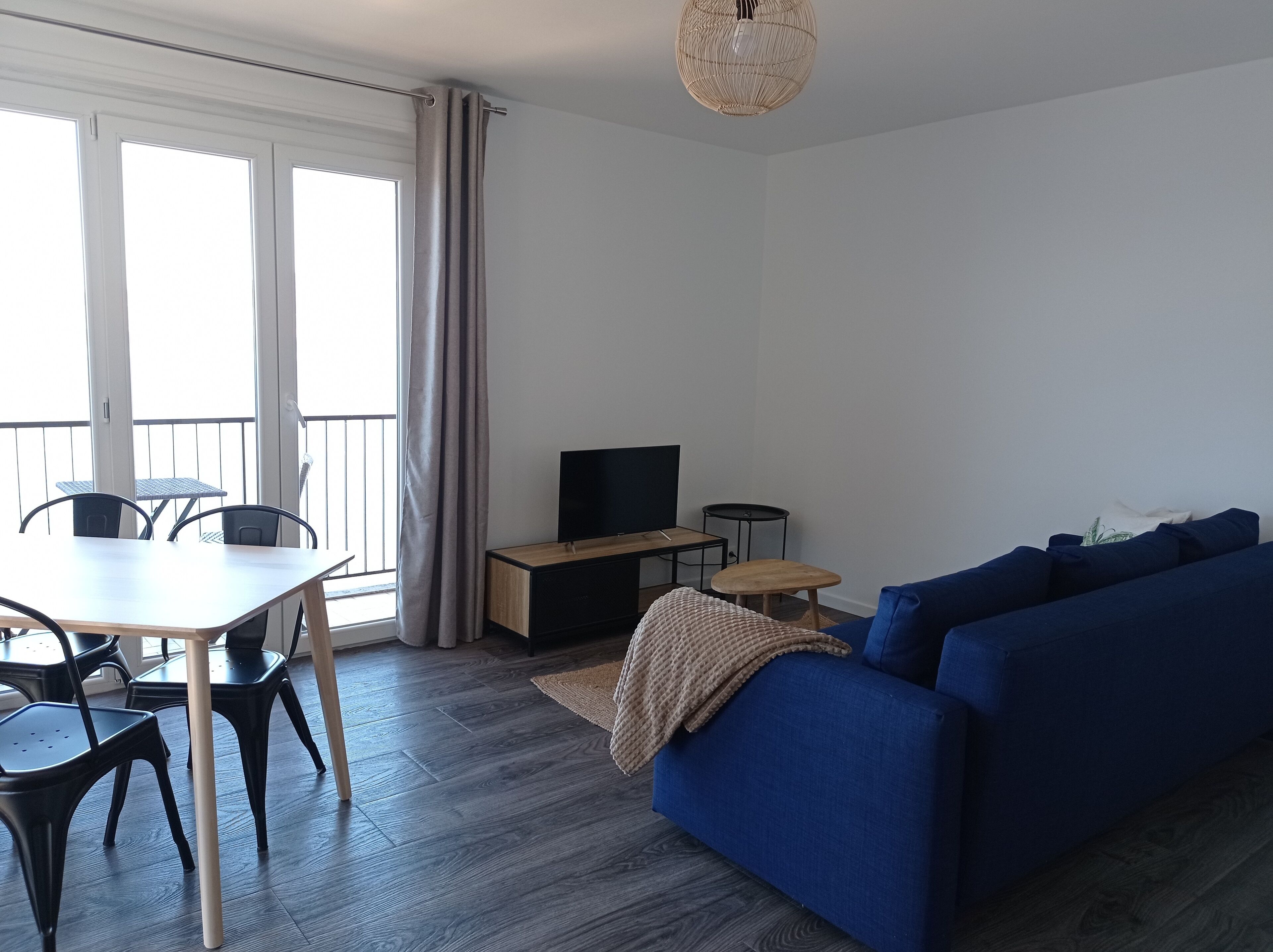 Spacious apartment with exceptional Lake Geneva view