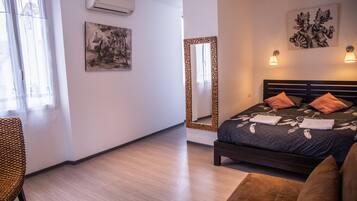 1 habitación, escritorio, cortinas blackout y sistema de insonorización