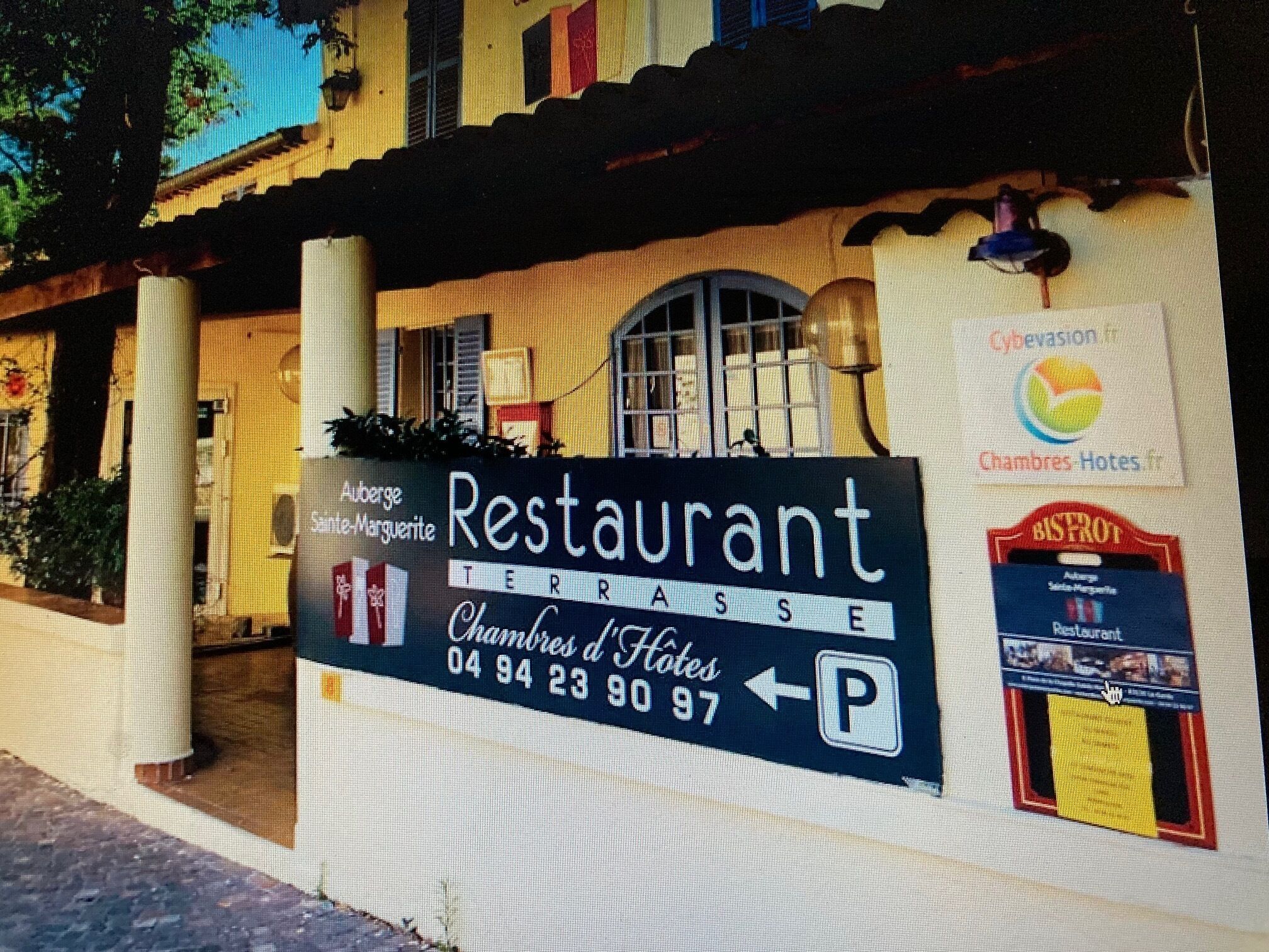 A restaurant sign with the name 'Restaurant' and a parking symbol.