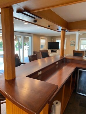 Dining - Islamorada Boaters Paradise with 70' Dock and private beach access.. (Islamorada)