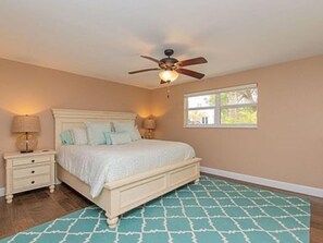 5 bedrooms, desk, free WiFi, bed sheets