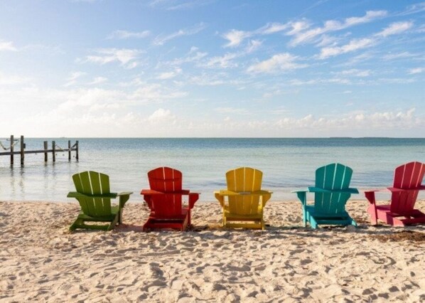 Beach nearby, sun loungers, beach towels - Islamorada Boaters Paradise with 70' Dock and private beach access.. (Islamorada)