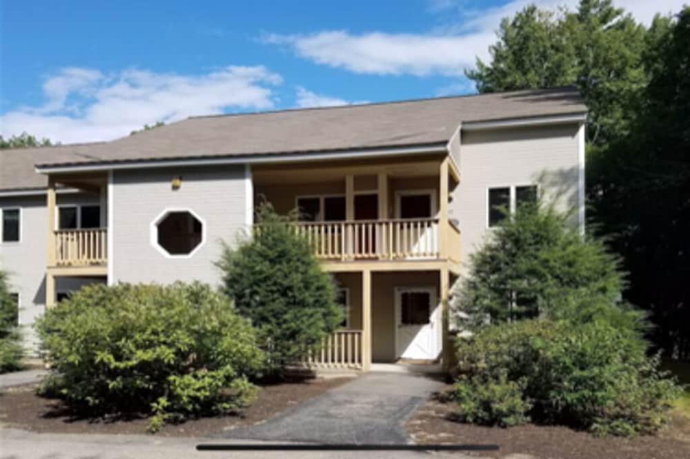 Spacious Year Round Condo Retreat to the White Mountains