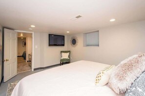 5 habitaciones, tabla de planchar con plancha, wifi y ropa de cama