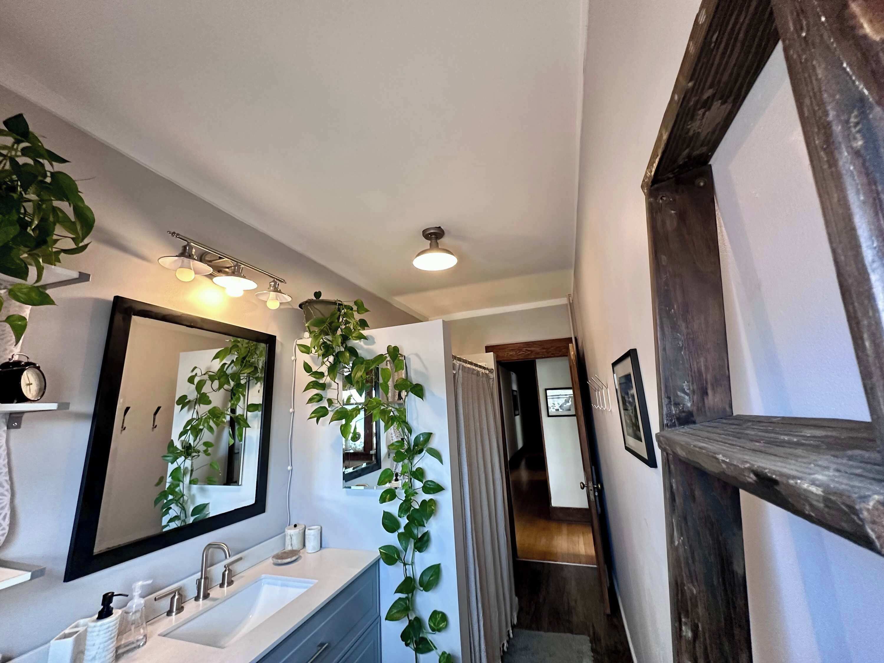 Kylpyamme, hiustenkuivaaja, pyyhkeet