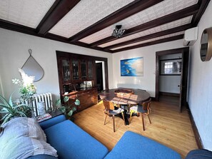 Televisión y oficina 